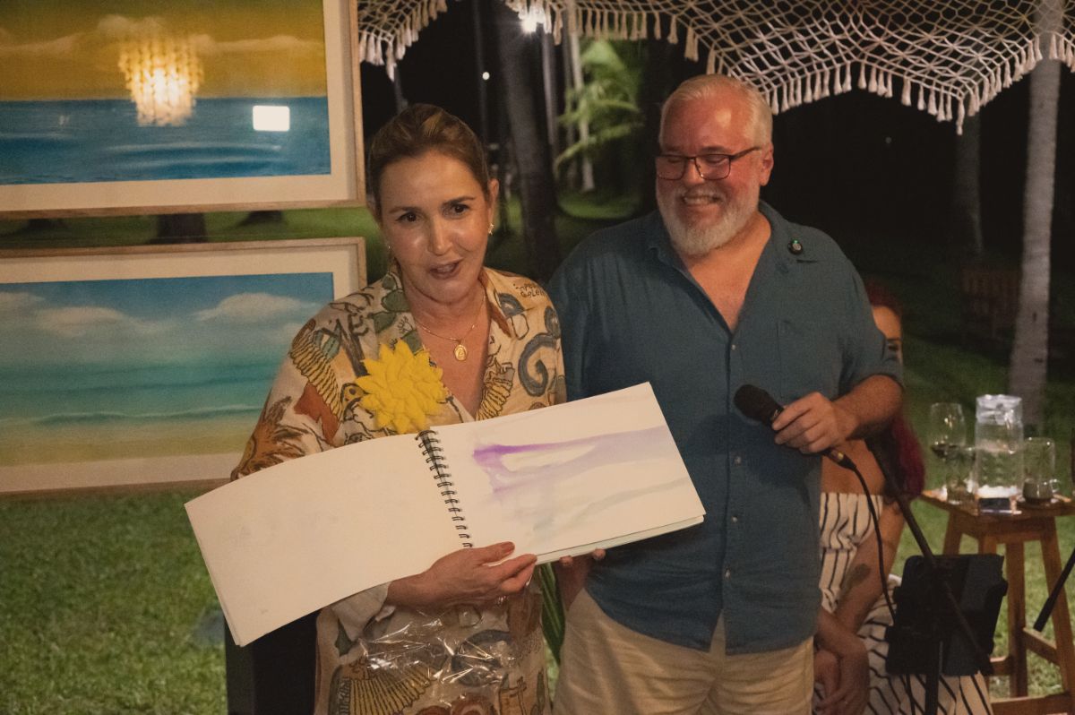 Christiana Rocha e o artista Aluízio Câmara na noite cultural